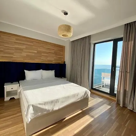 Alexis Lake View Mamaia